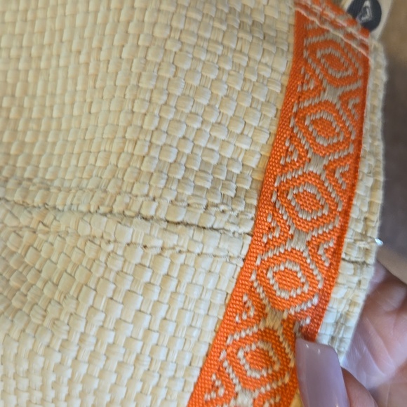 Roxy RARE and Stylish Adjustable Hat - Picture 5 of 11